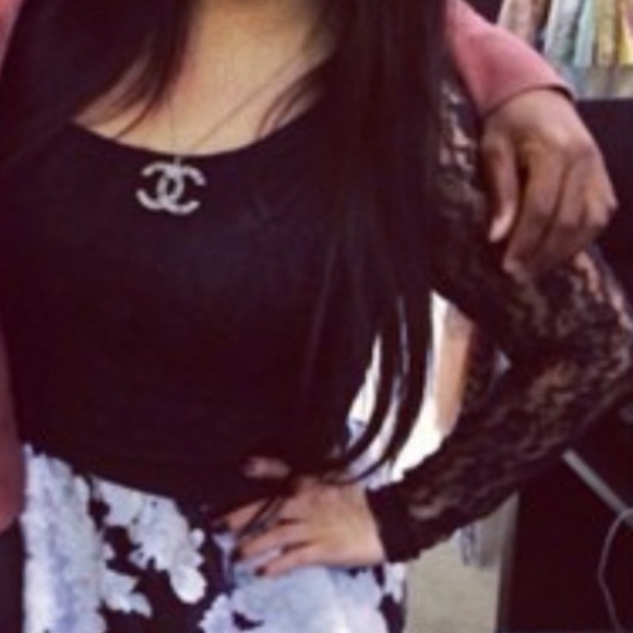 CHANEL NECKLACE PICTURE - Picture 1 of 2